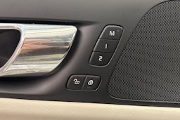 valkoinen Volvo V60 2019 kuva 20.