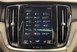 valkoinen Volvo V60 2019 kuva 21.