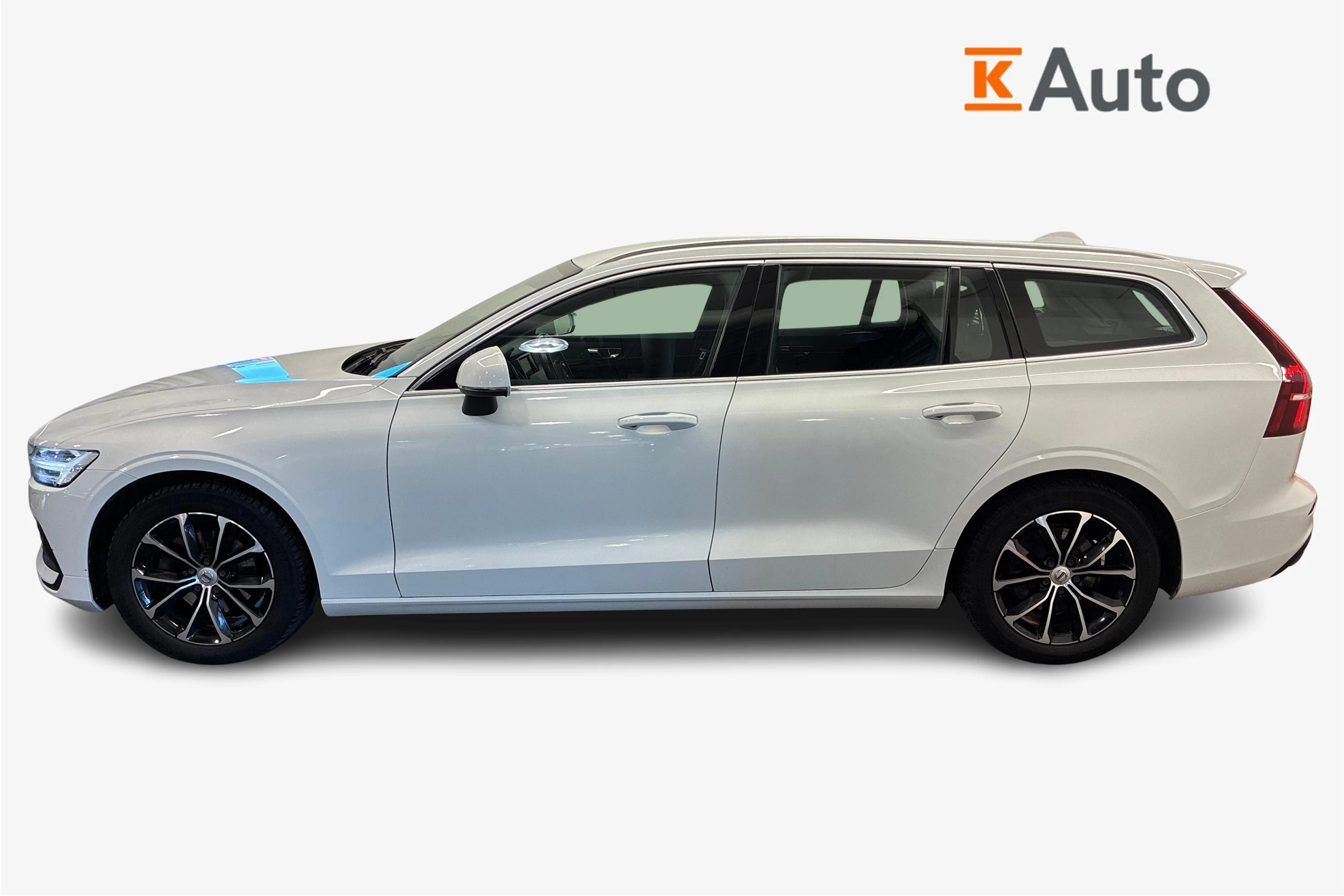 Valkoinen Volvo V60 2019 kuva 7.