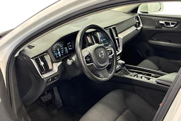 Valkoinen Volvo V60 2019 kuva 8.