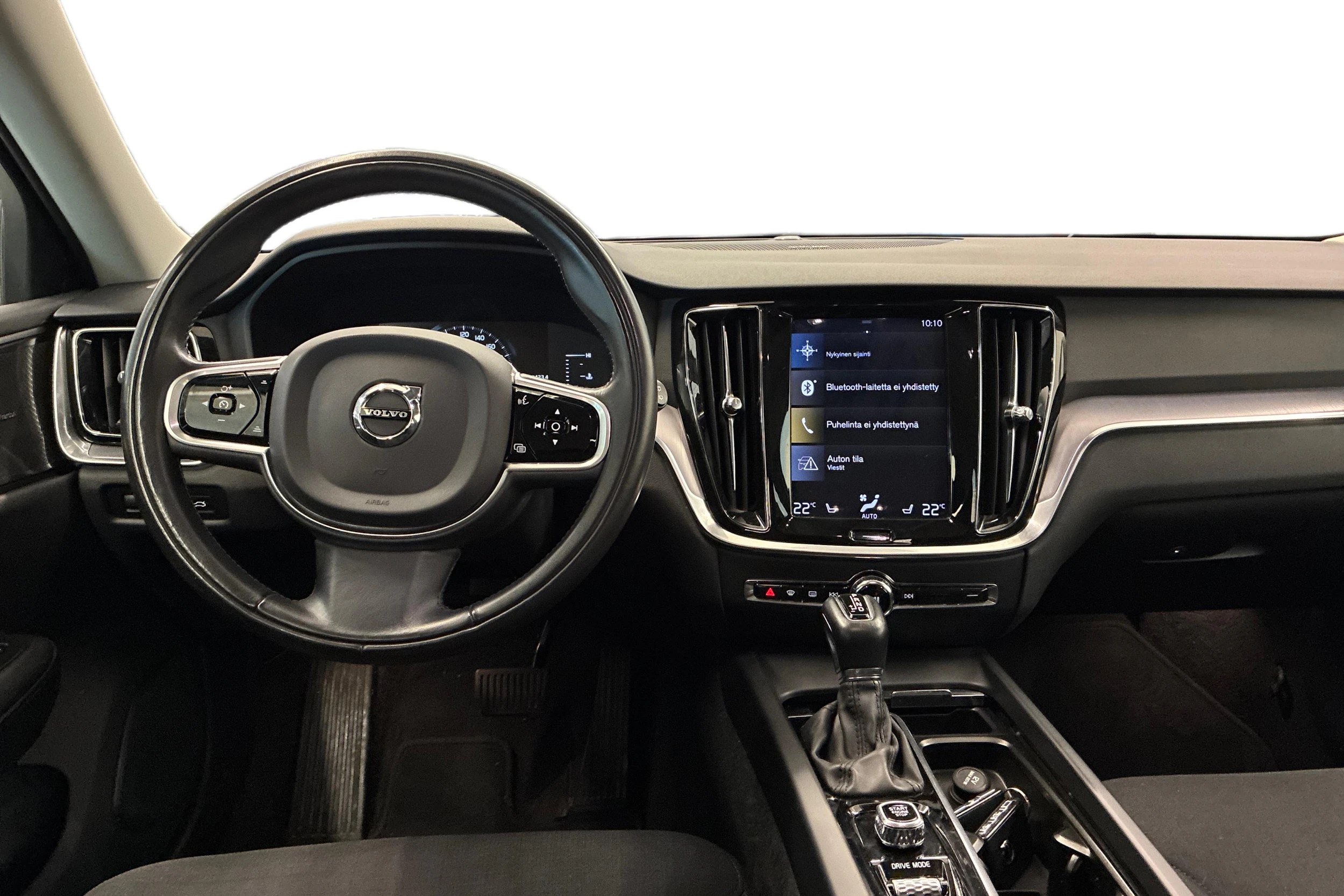 Valkoinen Volvo V60 2019 kuva 9.