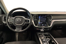 Valkoinen Volvo V60 2019 kuva 9.