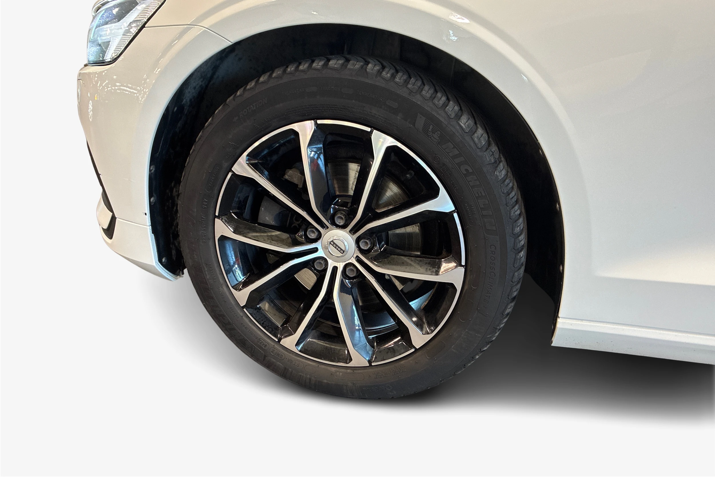 Valkoinen Volvo V60 2019 kuva 12.