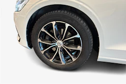Valkoinen Volvo V60 2019 kuva 12.