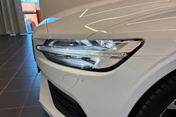 Valkoinen Volvo V60 2019 kuva 18.
