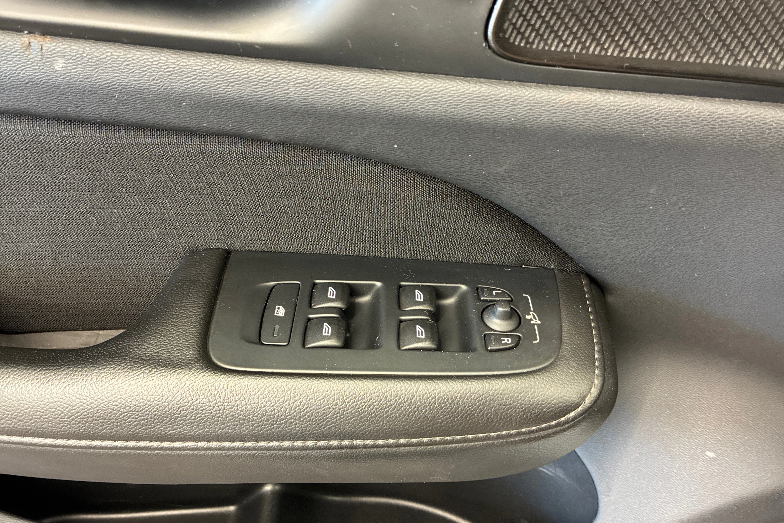 Valkoinen Volvo V60 2019 kuva 20.