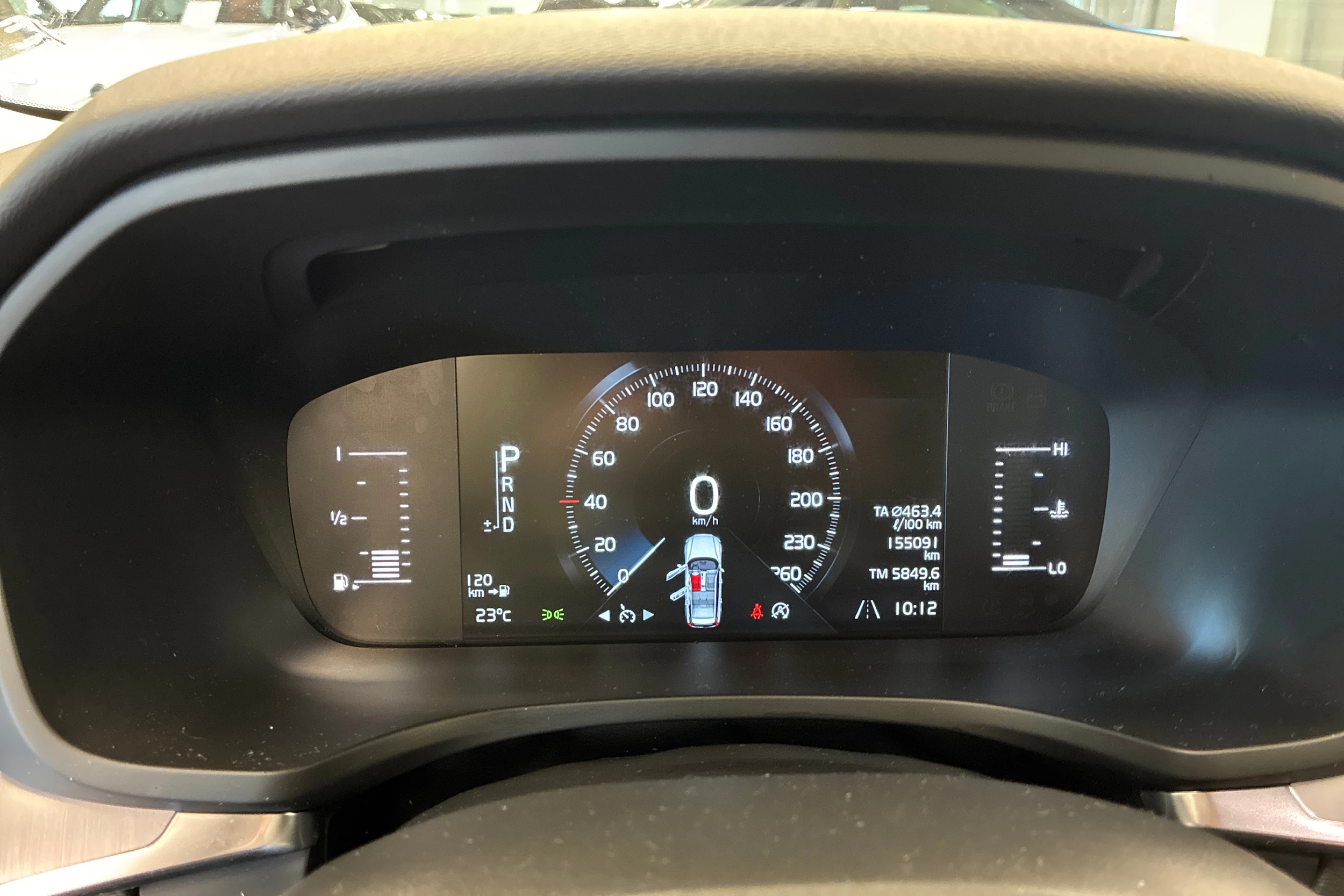 Valkoinen Volvo V60 2019 kuva 21.