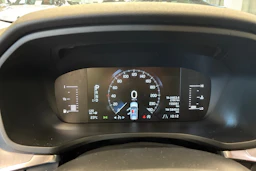 Valkoinen Volvo V60 2019 kuva 21.