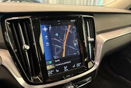 Valkoinen Volvo V60 2019 kuva 22.