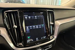 Valkoinen Volvo V60 2019 kuva 23.