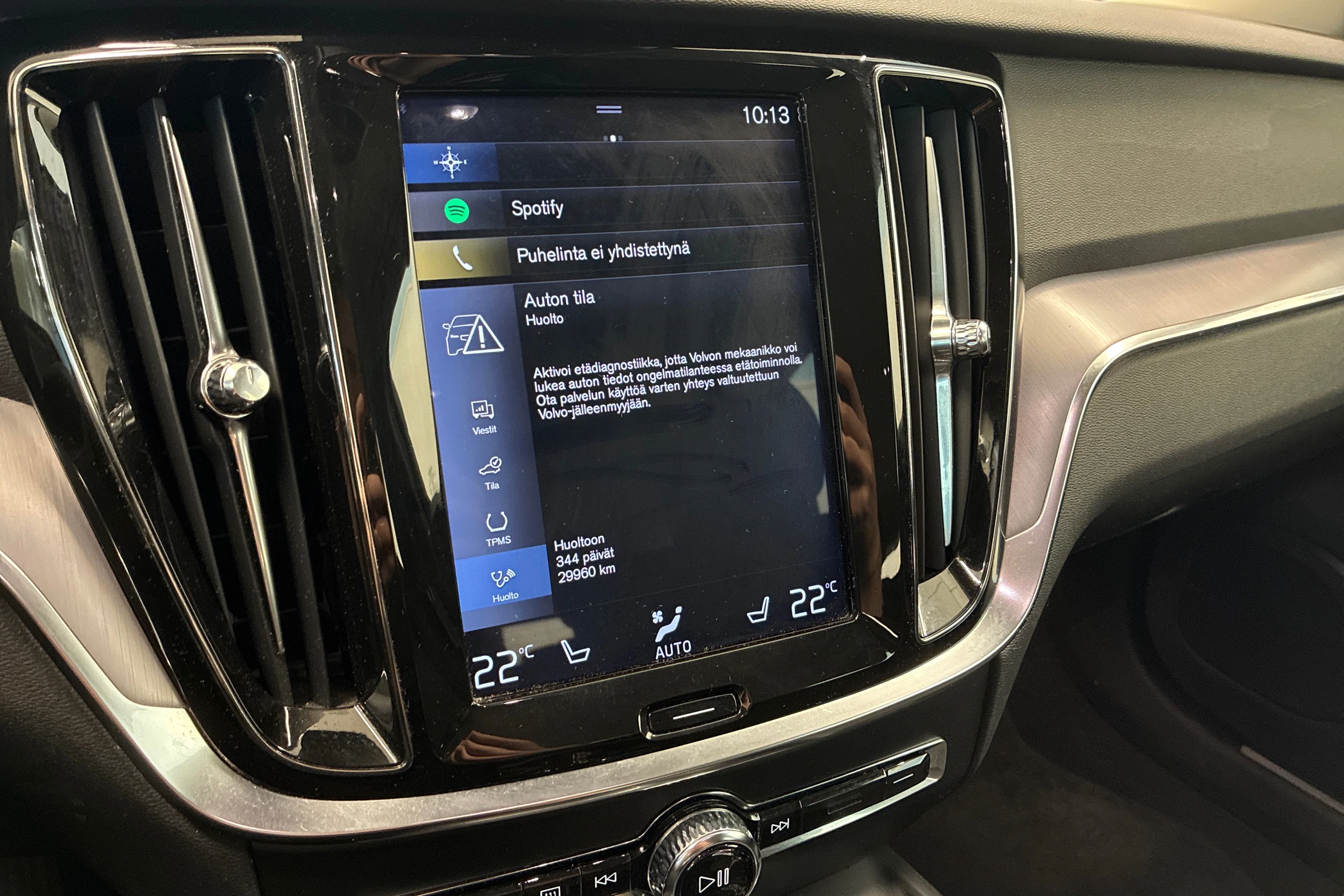 Valkoinen Volvo V60 2019 kuva 24.