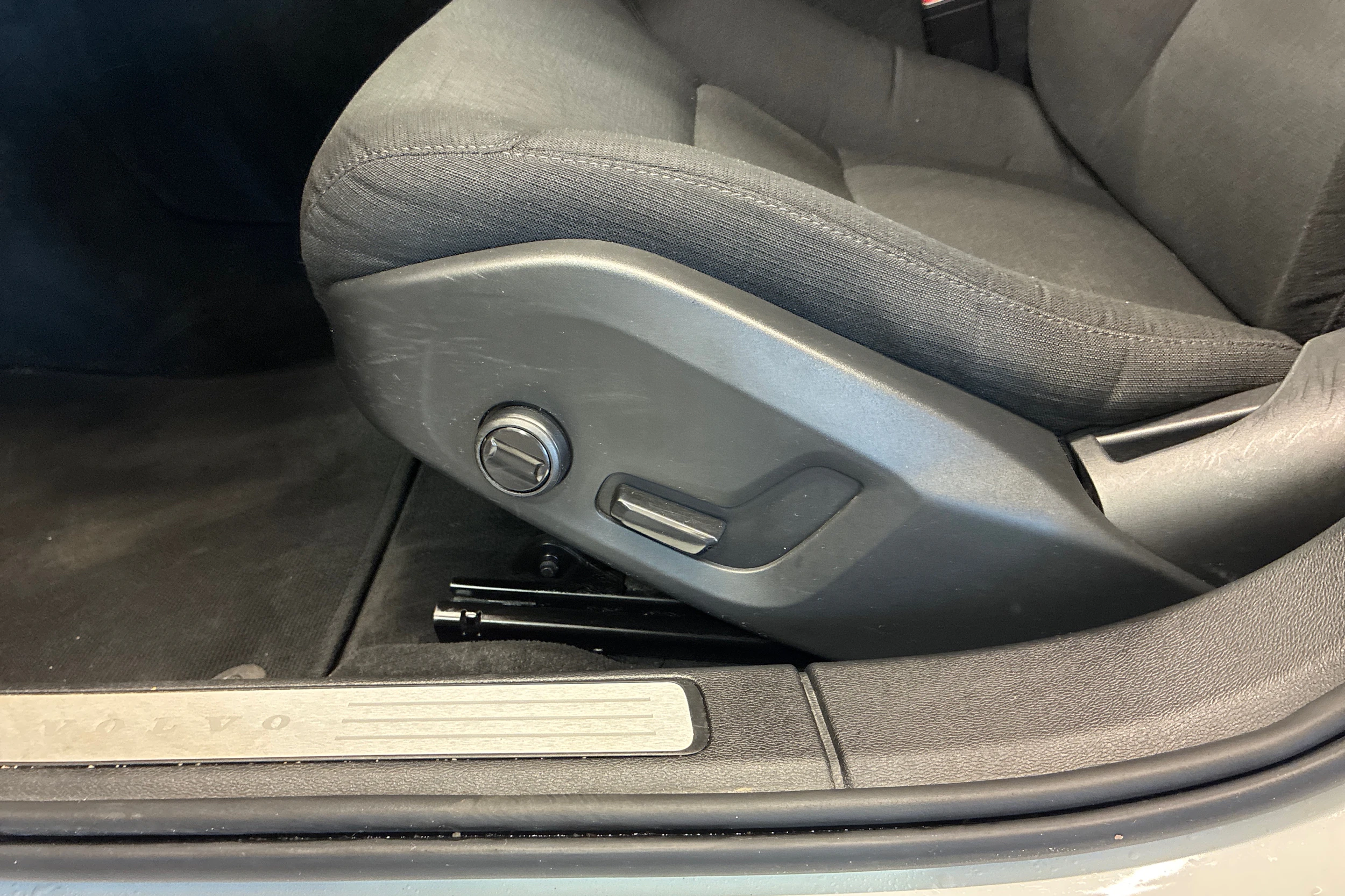 Valkoinen Volvo V60 2019 kuva 25.
