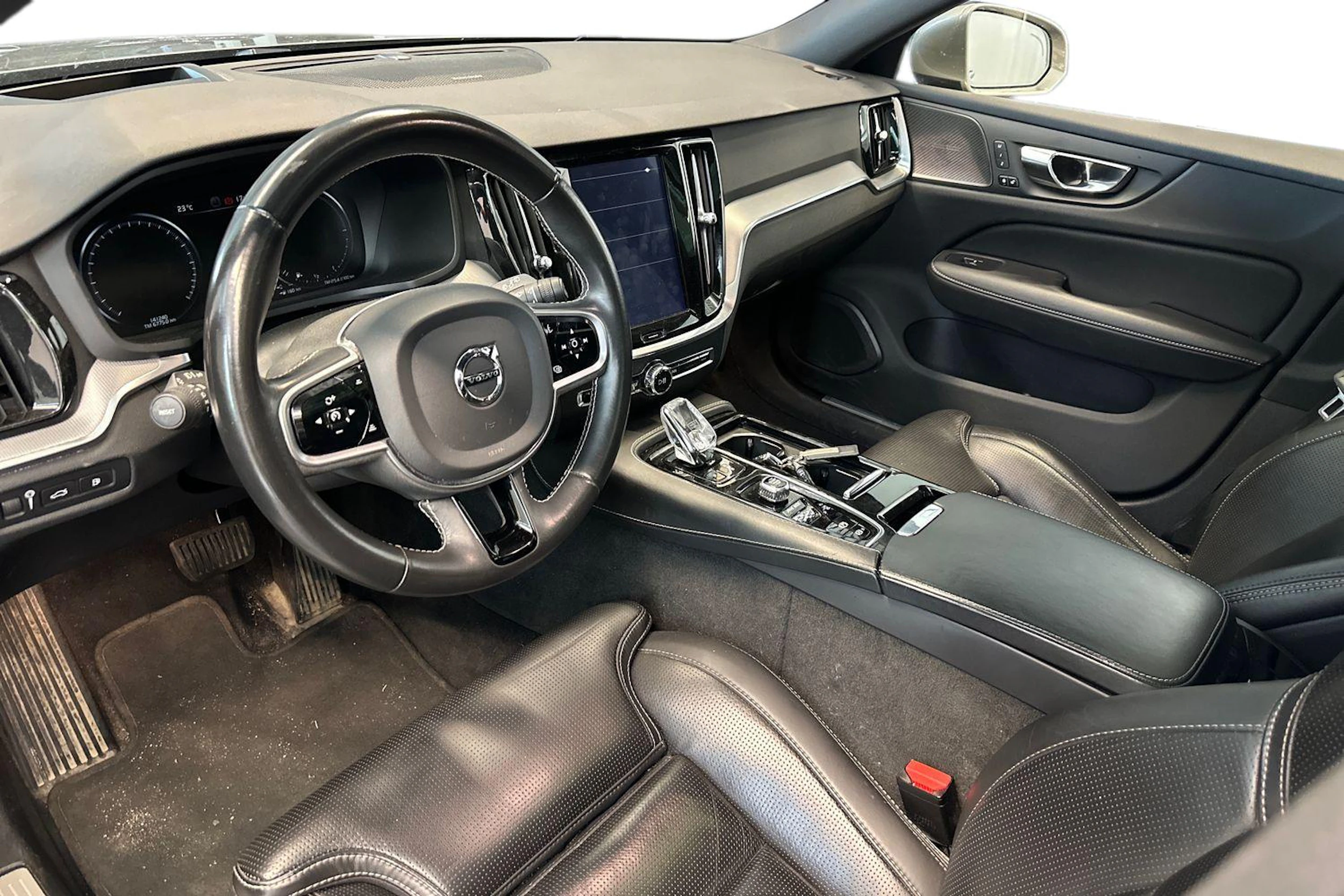 harmaa Volvo V60 2019 kuva 3.