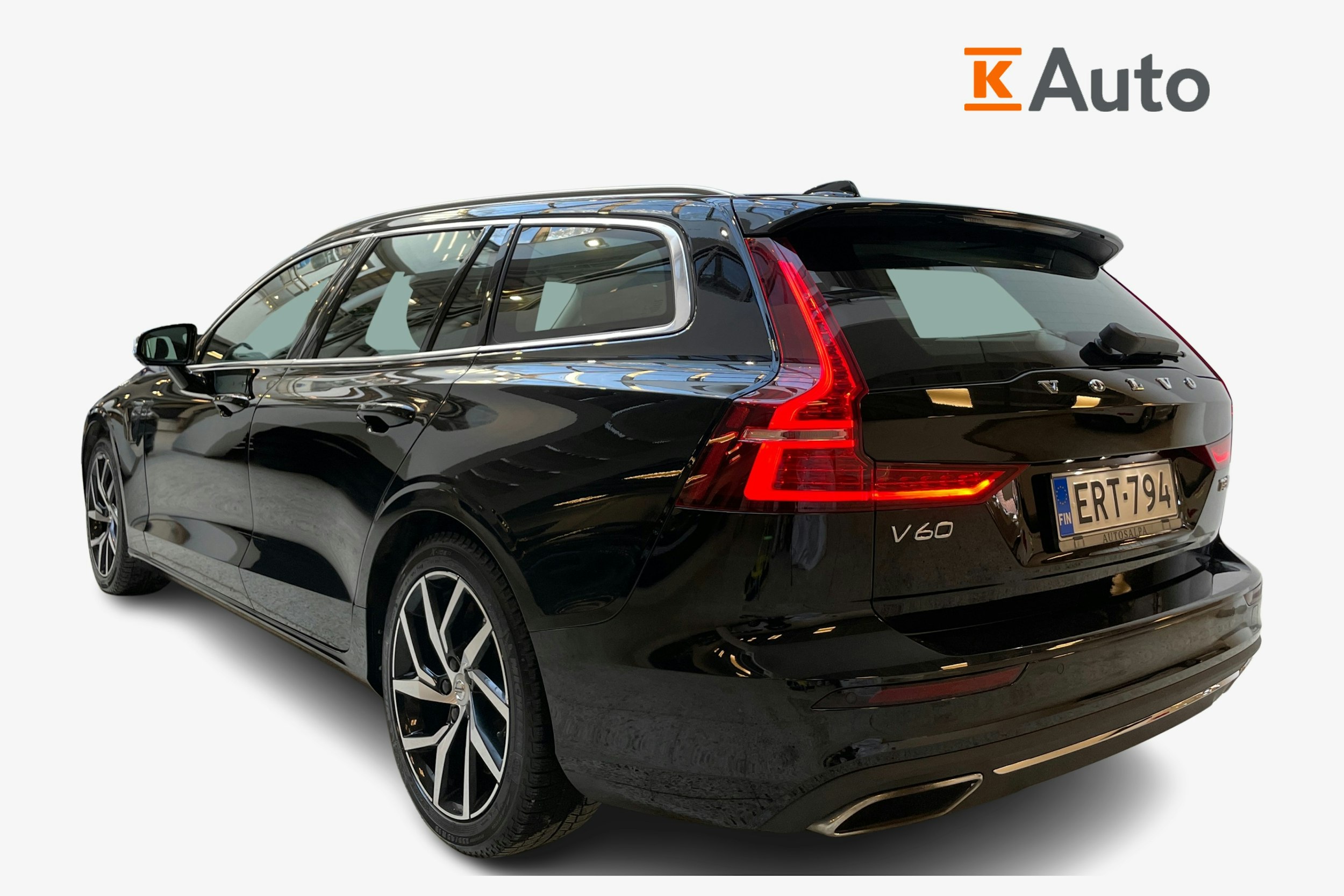 musta Volvo V60 2019 kuva 2.