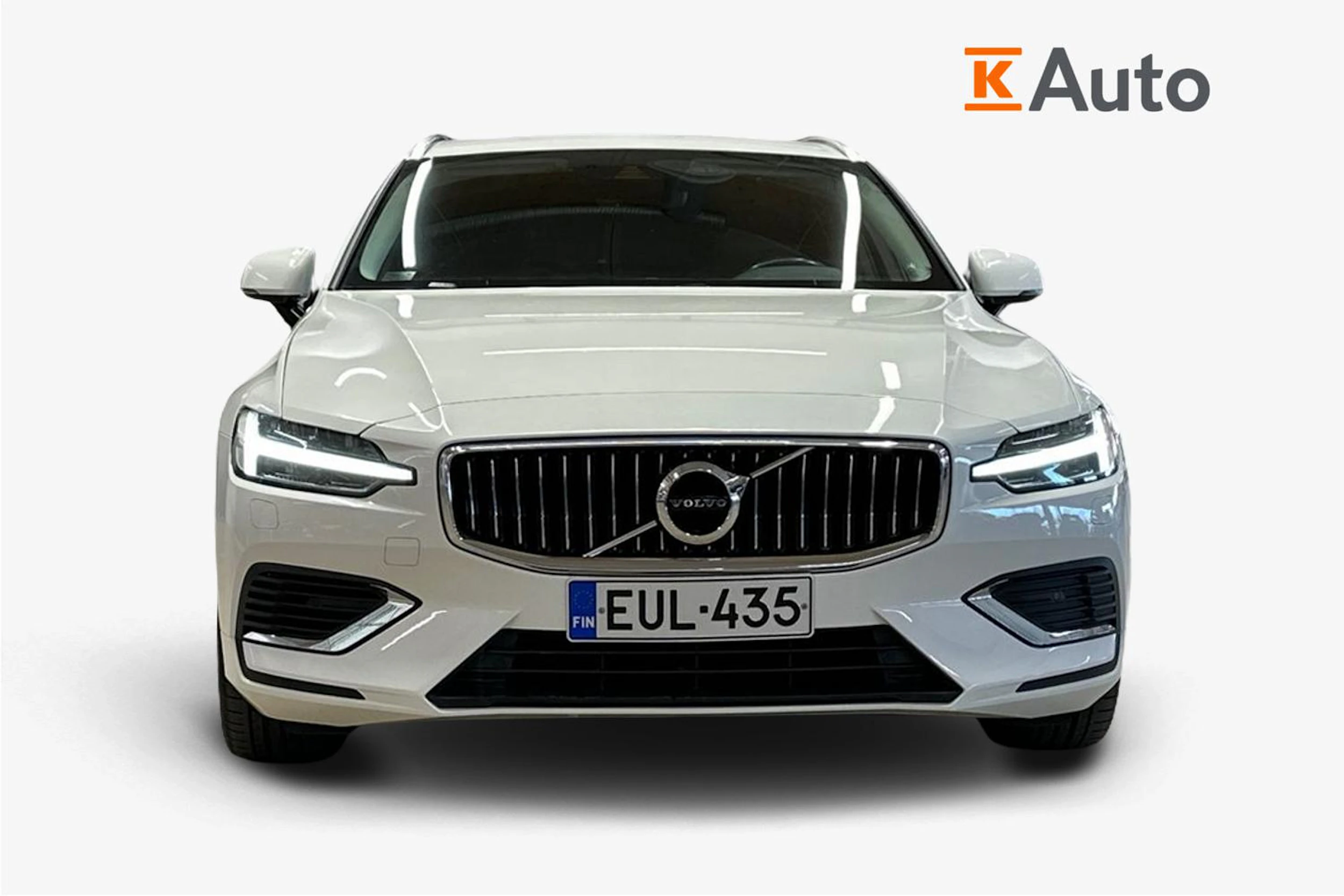 valkoinen Volvo V60 2019 kuva 5.