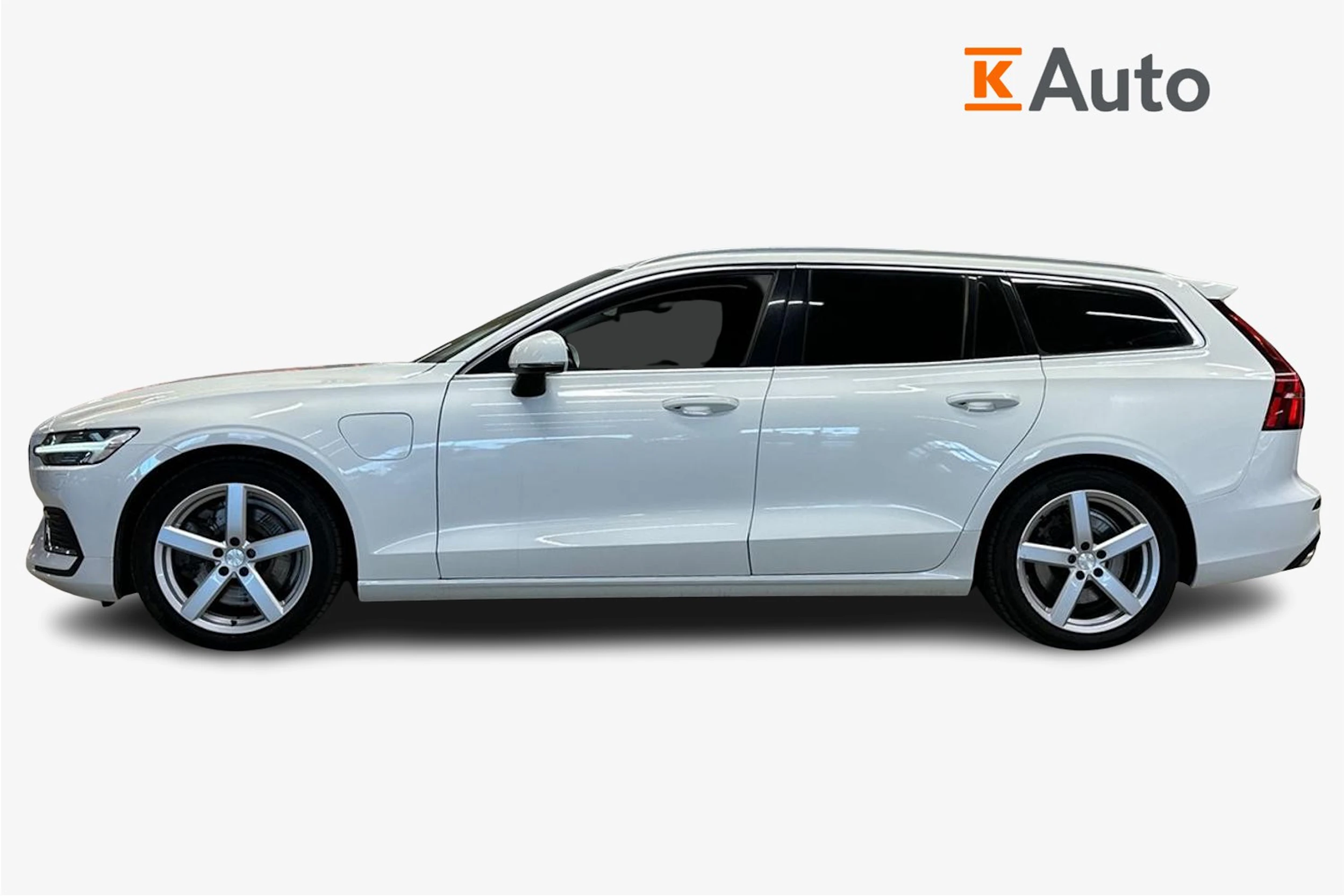 valkoinen Volvo V60 2019 kuva 7.