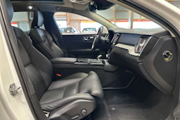 valkoinen Volvo V60 2019 kuva 15.
