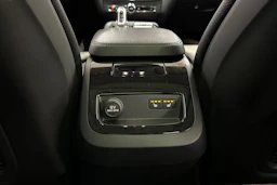 valkoinen Volvo V60 2019 kuva 16.