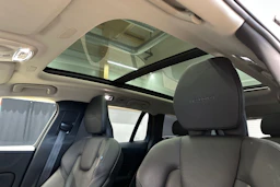 valkoinen Volvo V60 2019 kuva 18.