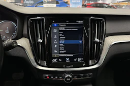 valkoinen Volvo V60 2019 kuva 21.