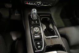 valkoinen Volvo V60 2019 kuva 22.