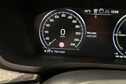 valkoinen Volvo V60 2019 kuva 25.