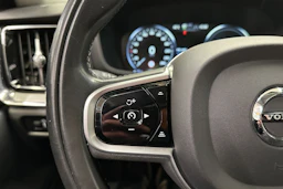 valkoinen Volvo V60 2019 kuva 26.