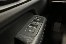 valkoinen Volvo V60 2019 kuva 28.