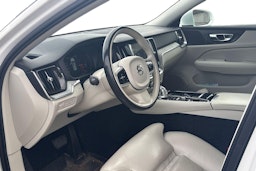 valkoinen Volvo V60 2019 kuva 3.