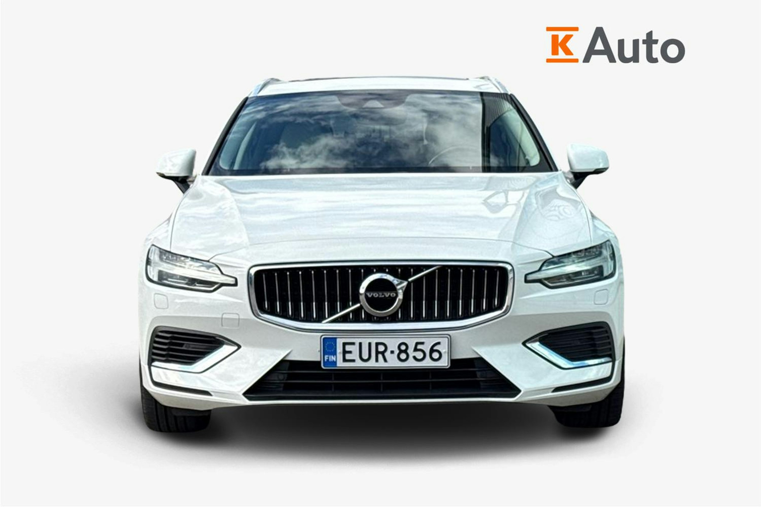 valkoinen Volvo V60 2019 kuva 5.