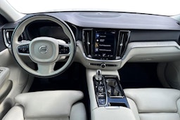 valkoinen Volvo V60 2019 kuva 9.