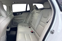 valkoinen Volvo V60 2019 kuva 10.