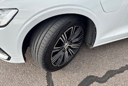 valkoinen Volvo V60 2019 kuva 13.
