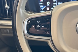 valkoinen Volvo V60 2019 kuva 15.