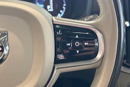 valkoinen Volvo V60 2019 kuva 16.