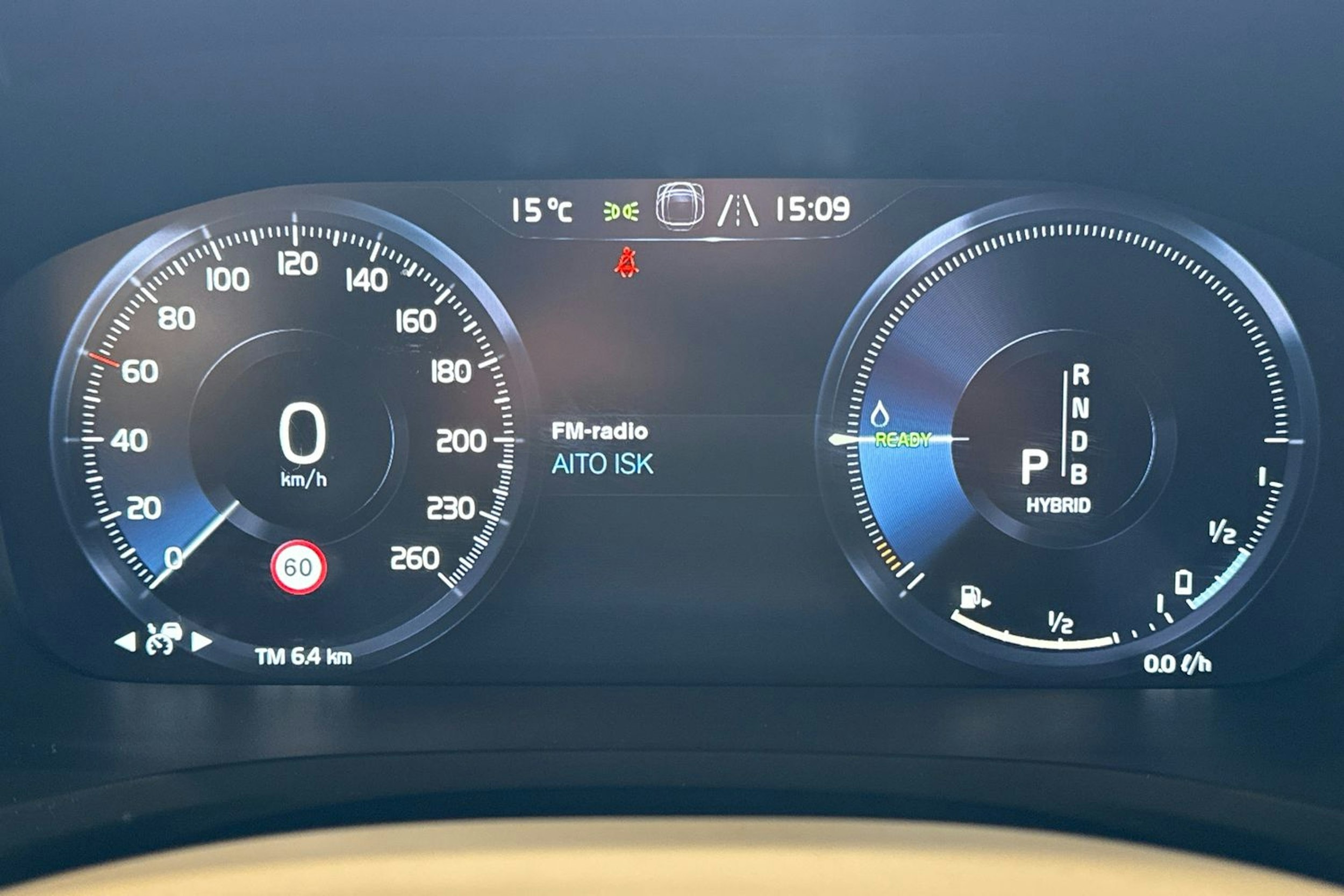 valkoinen Volvo V60 2019 kuva 17.