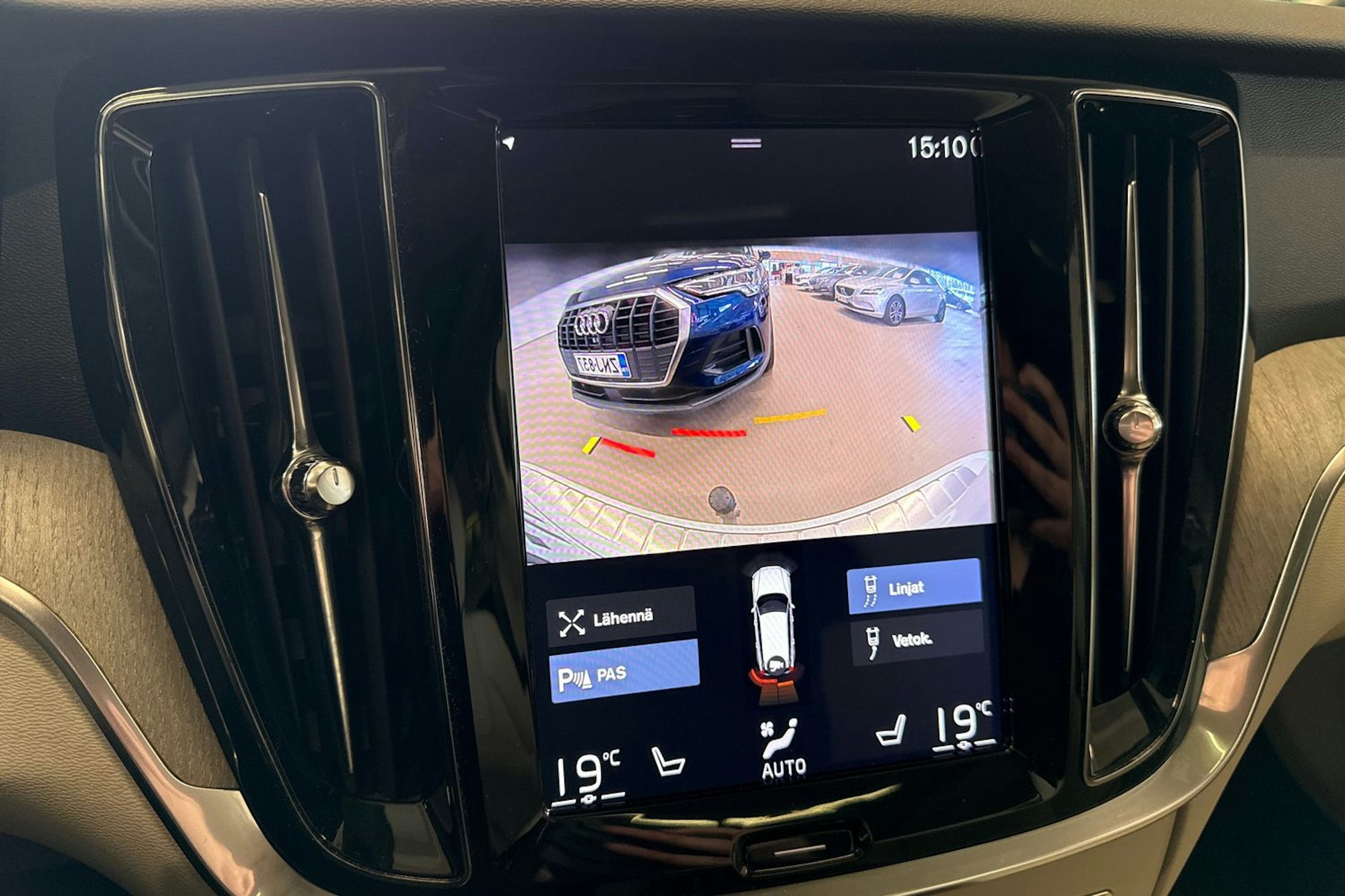 valkoinen Volvo V60 2019 kuva 20.