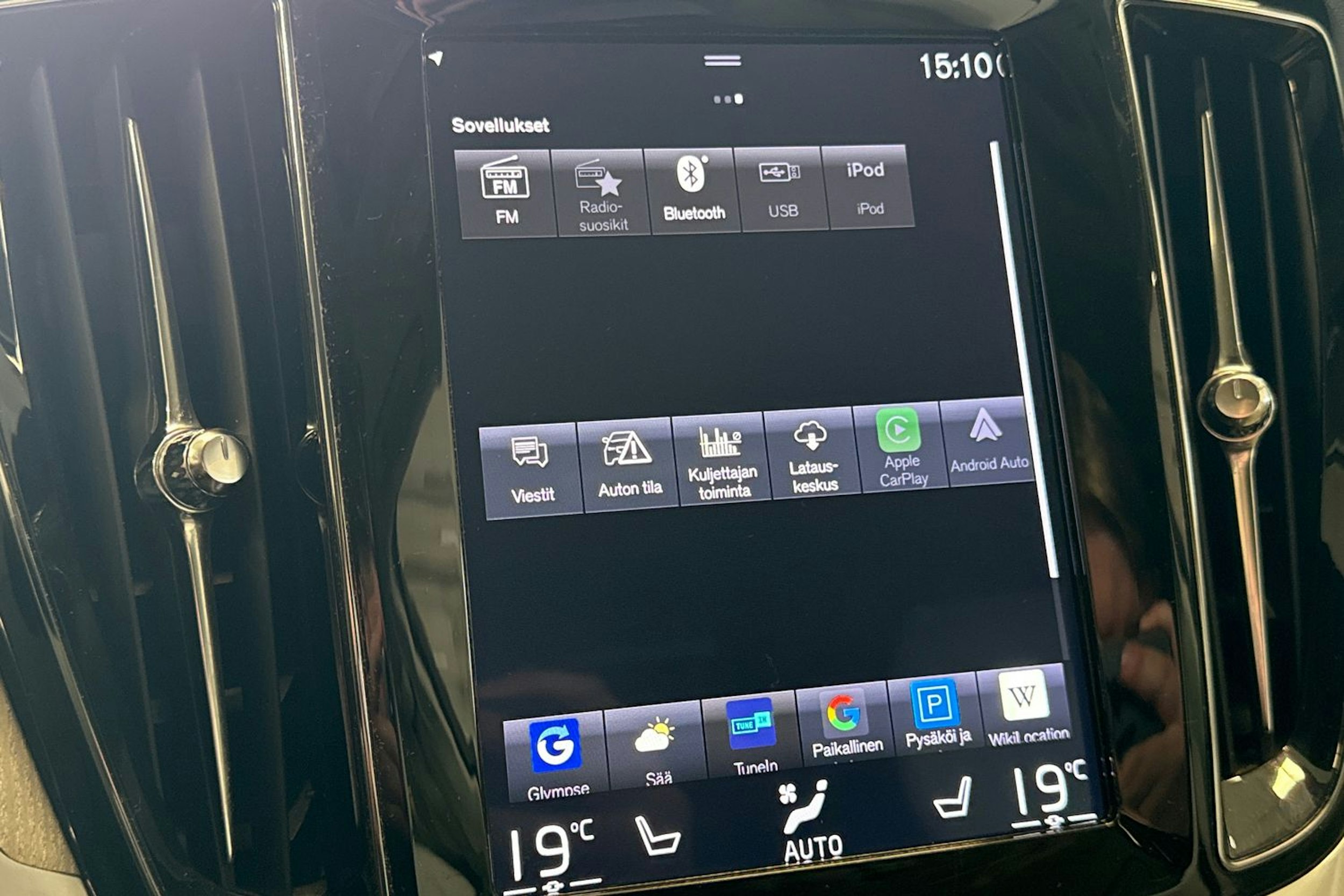valkoinen Volvo V60 2019 kuva 21.