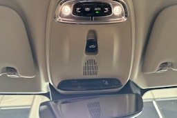 valkoinen Volvo V60 2019 kuva 27.