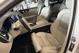 valkoinen Volvo V60 2019 kuva 28.
