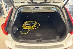 valkoinen Volvo V60 2019 kuva 30.