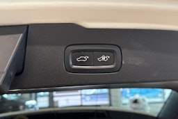 valkoinen Volvo V60 2019 kuva 32.