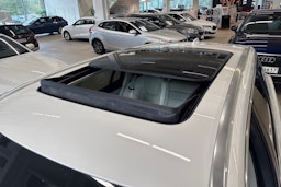valkoinen Volvo V60 2019 kuva 35.