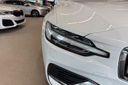 valkoinen Volvo V60 2019 kuva 38.