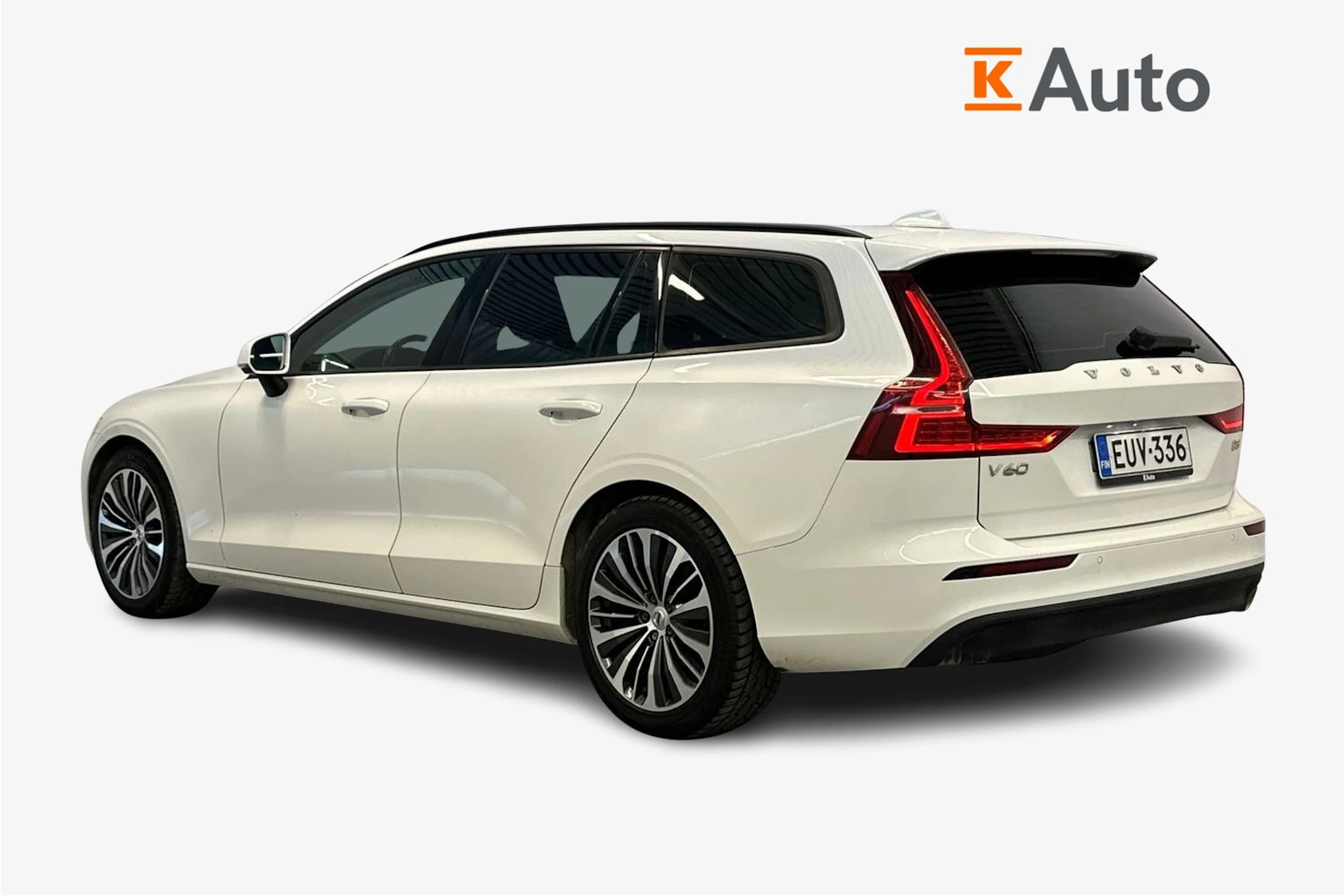 valkoinen Volvo V60 2020 kuva 2.