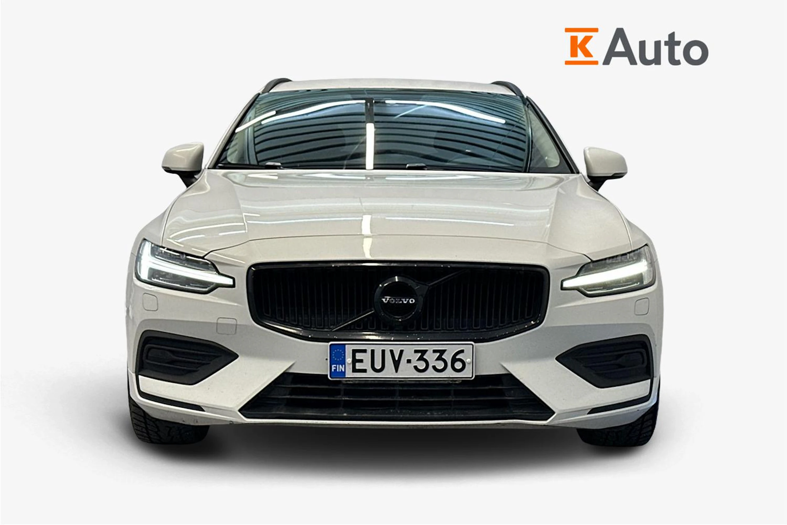 valkoinen Volvo V60 2020 kuva 4.