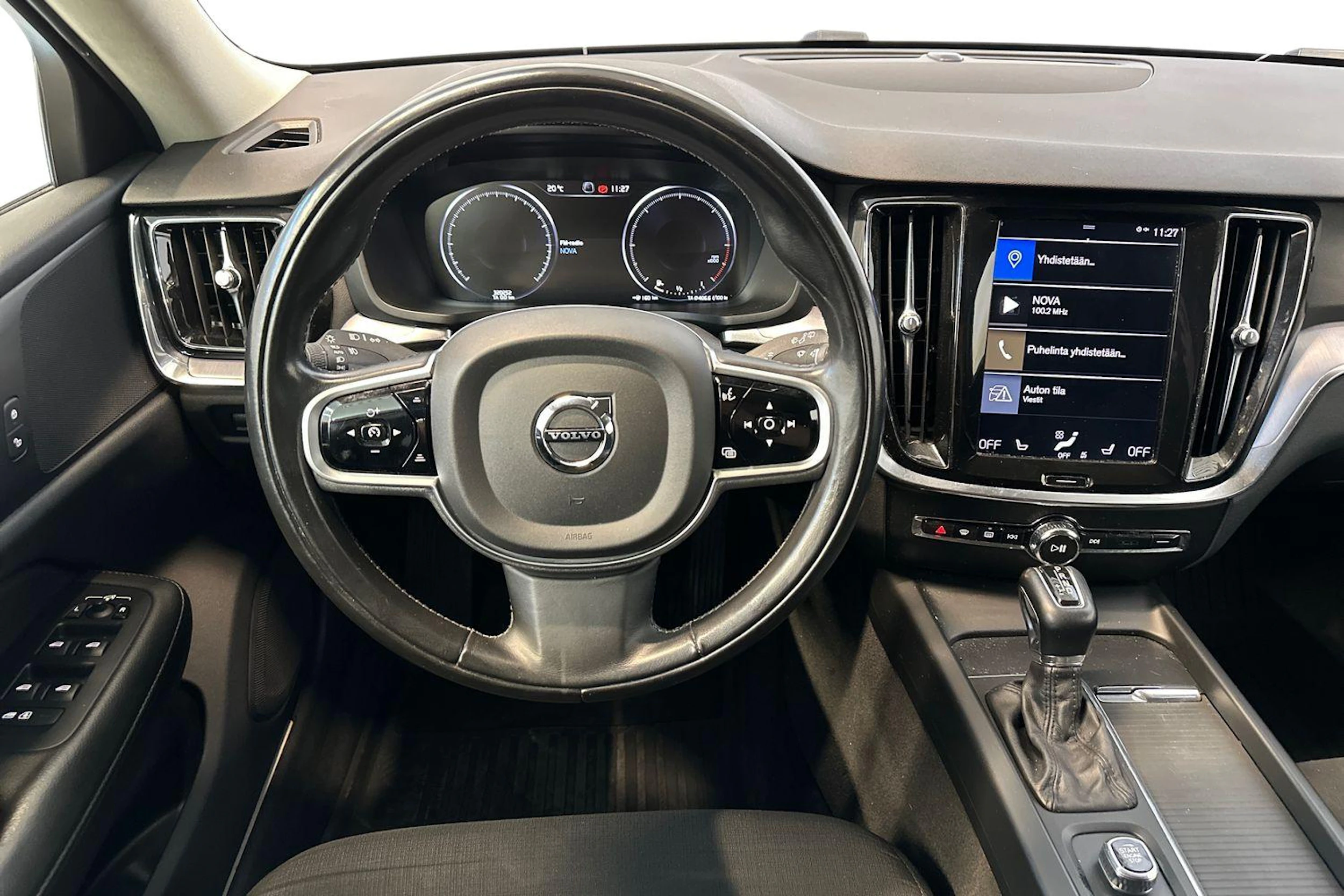 valkoinen Volvo V60 2020 kuva 7.