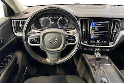 valkoinen Volvo V60 2020 kuva 7.