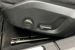 valkoinen Volvo V60 2020 kuva 10.