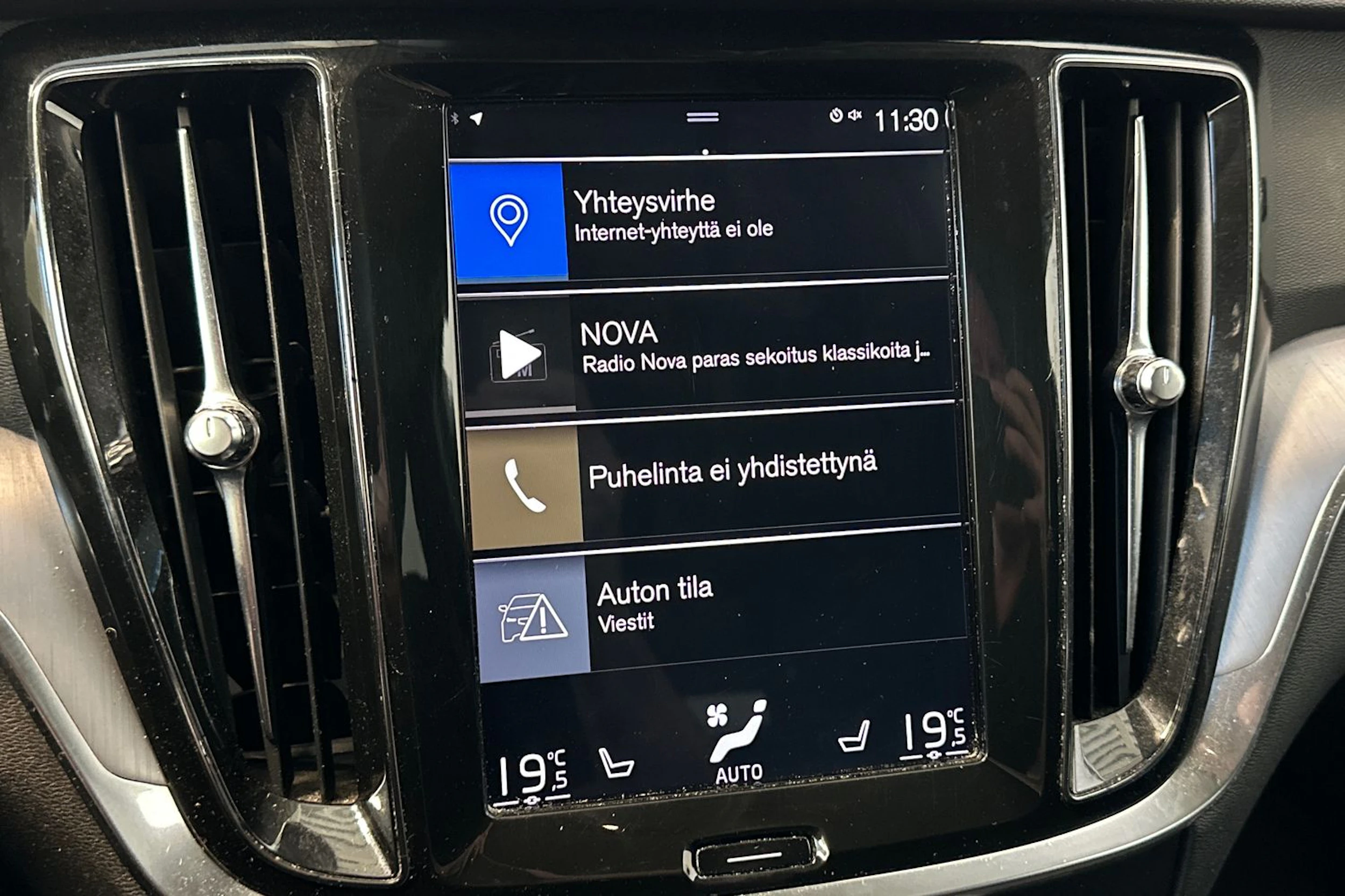 valkoinen Volvo V60 2020 kuva 17.